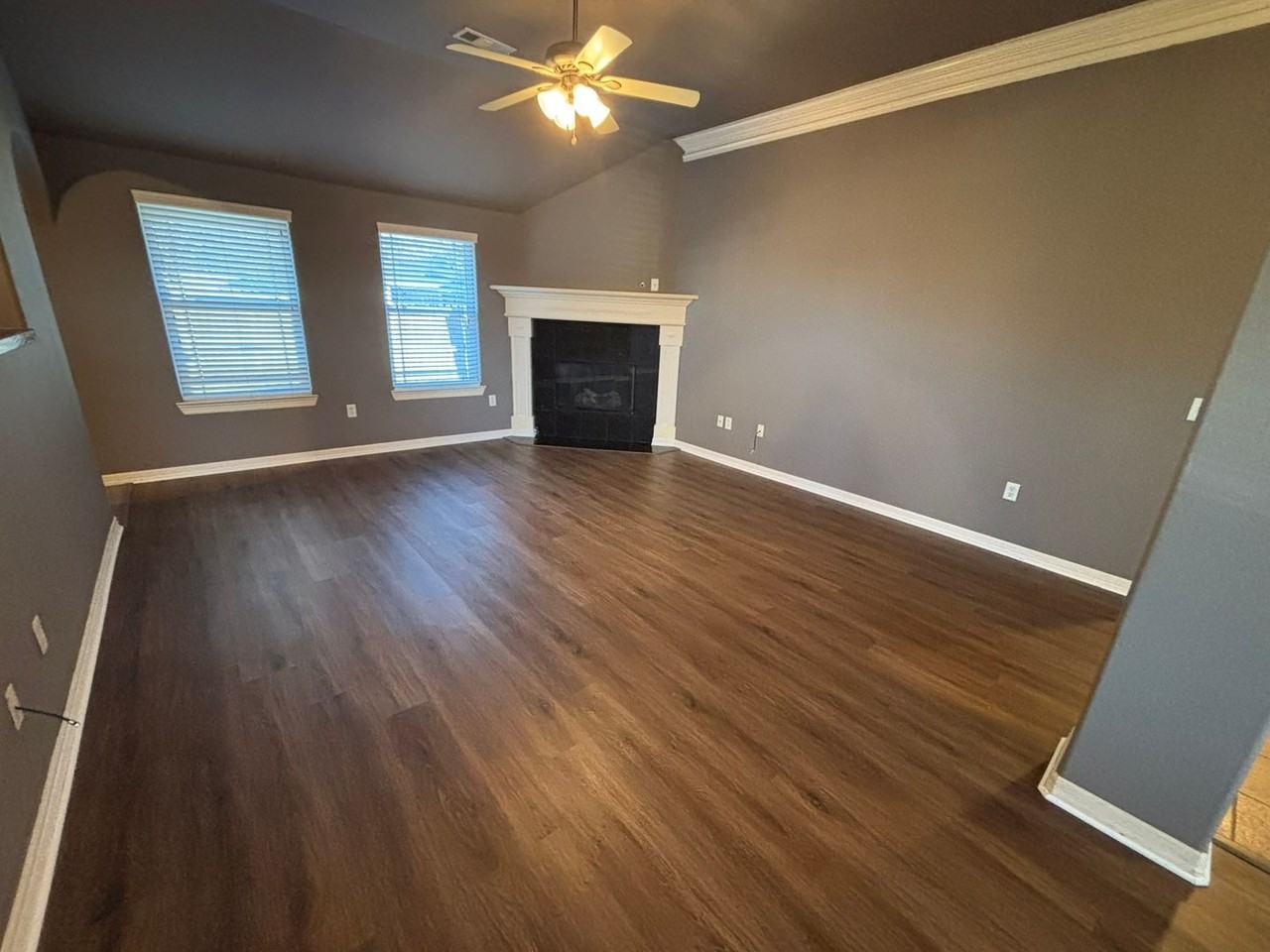 378 Milas St - Photo 4 of 17