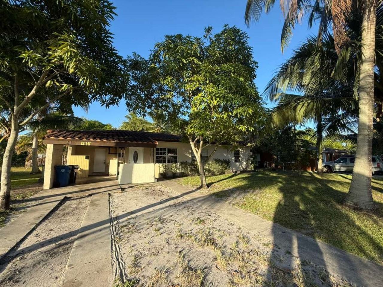 418 East Evanston Circle - Photo 3 of 18