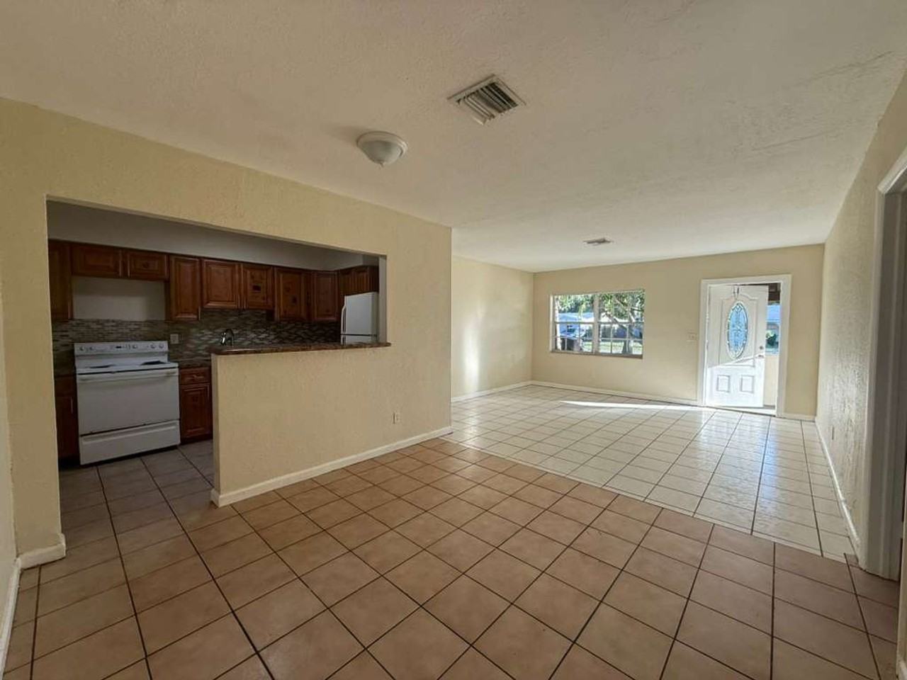 418 East Evanston Circle - Photo 4 of 18