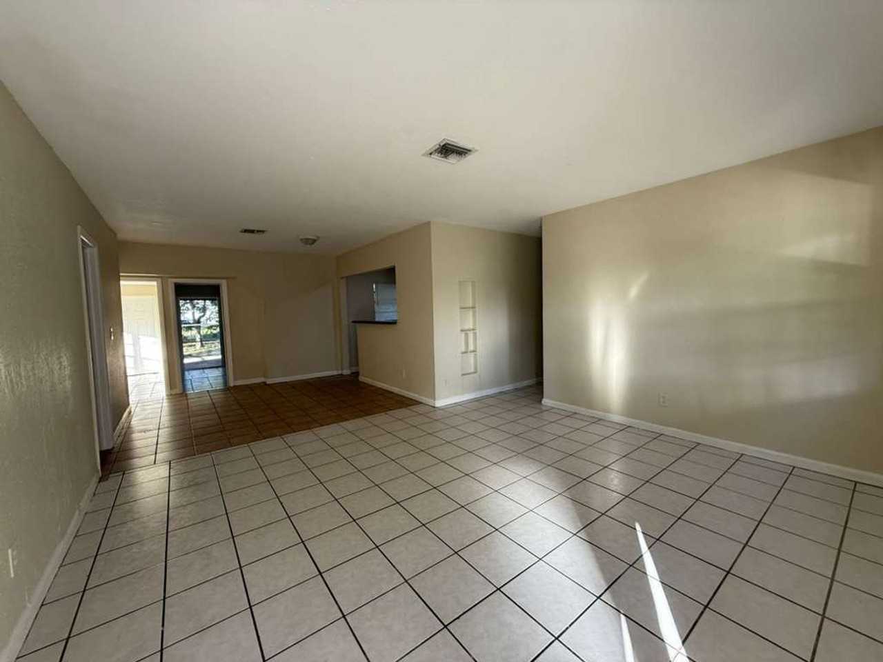 418 East Evanston Circle - Photo 5 of 18