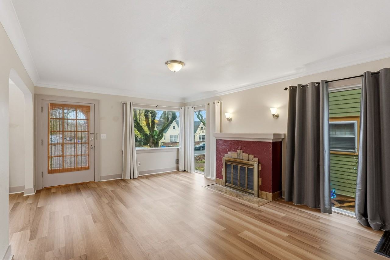 5209 Southeast Hawthorne Boulevard - Photo 5 of 24