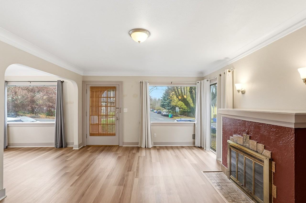 5209 Southeast Hawthorne Boulevard - Photo 6 of 24