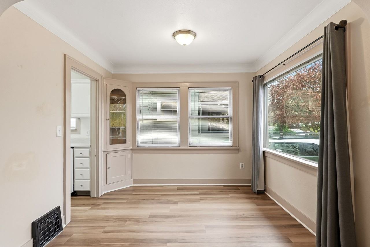 5209 Southeast Hawthorne Boulevard - Photo 7 of 24