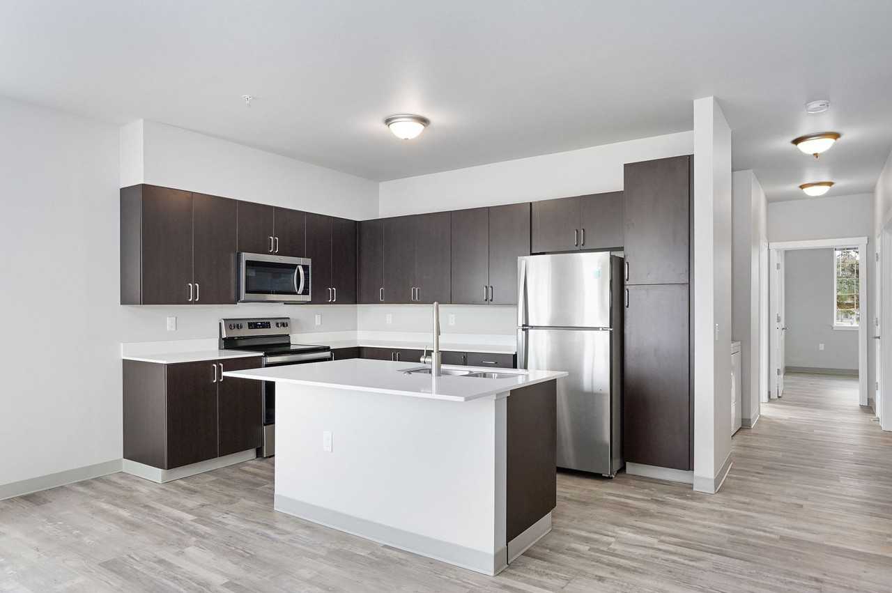 2125 - Creekside Crossing - Photo 2 of 36