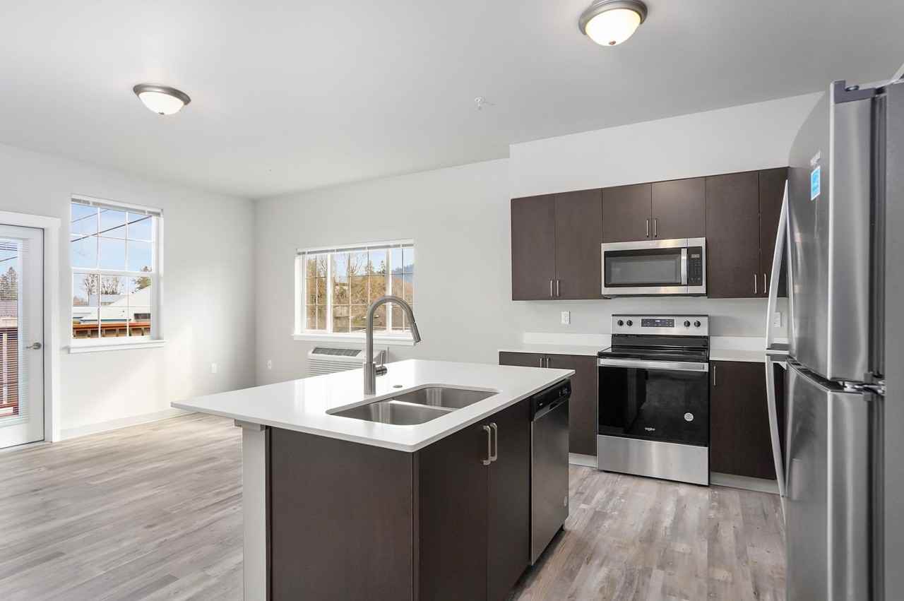 2125 - Creekside Crossing - Photo 3 of 36