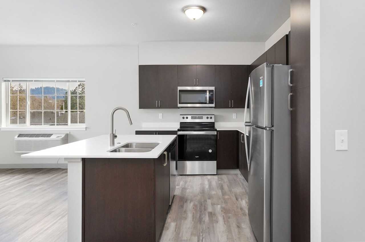 2125 - Creekside Crossing - Photo 4 of 36