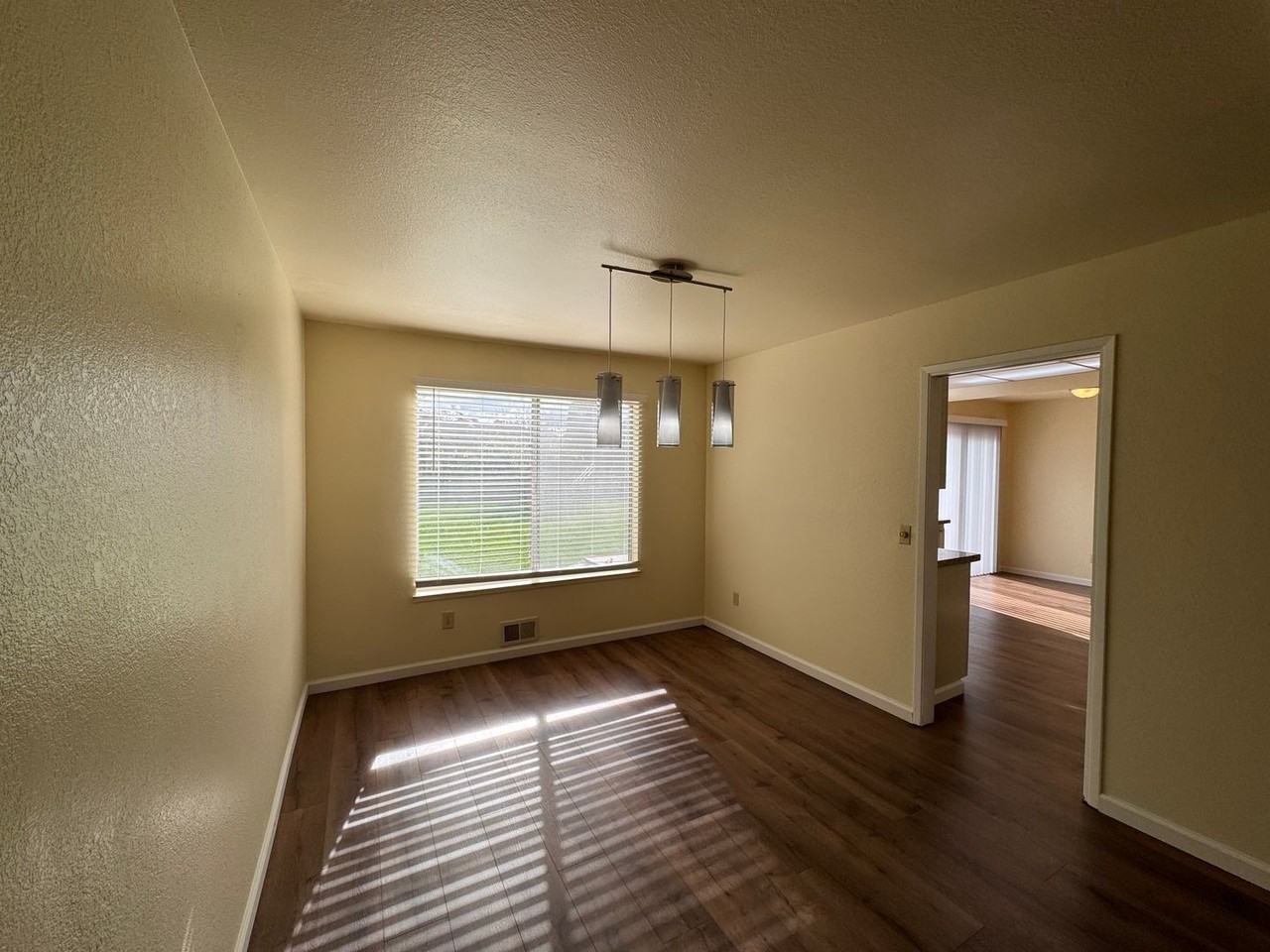 3445 Quincey Ln - Photo 6 of 31