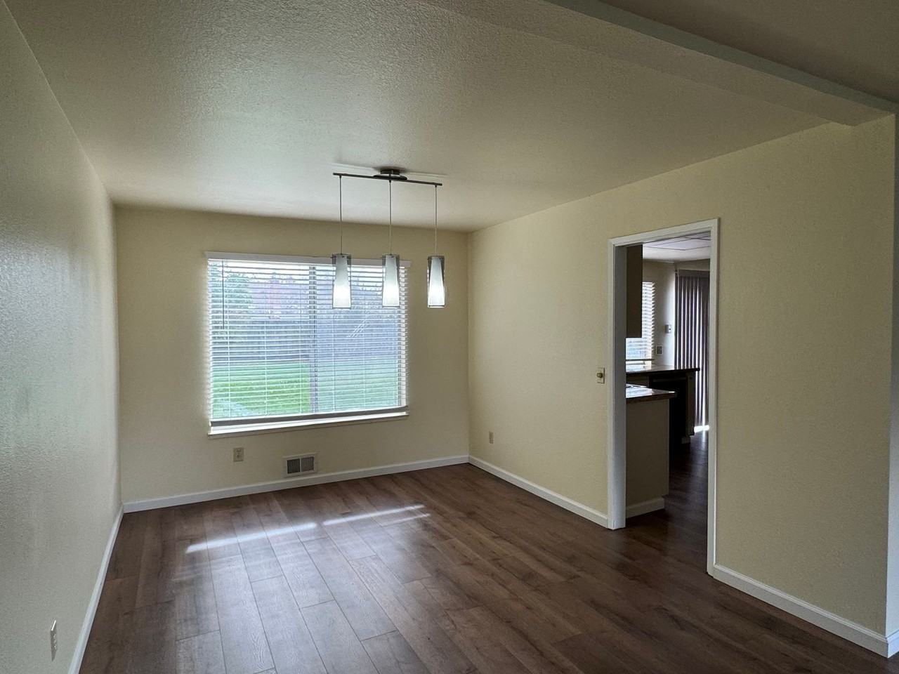 3445 Quincey Ln - Photo 7 of 31