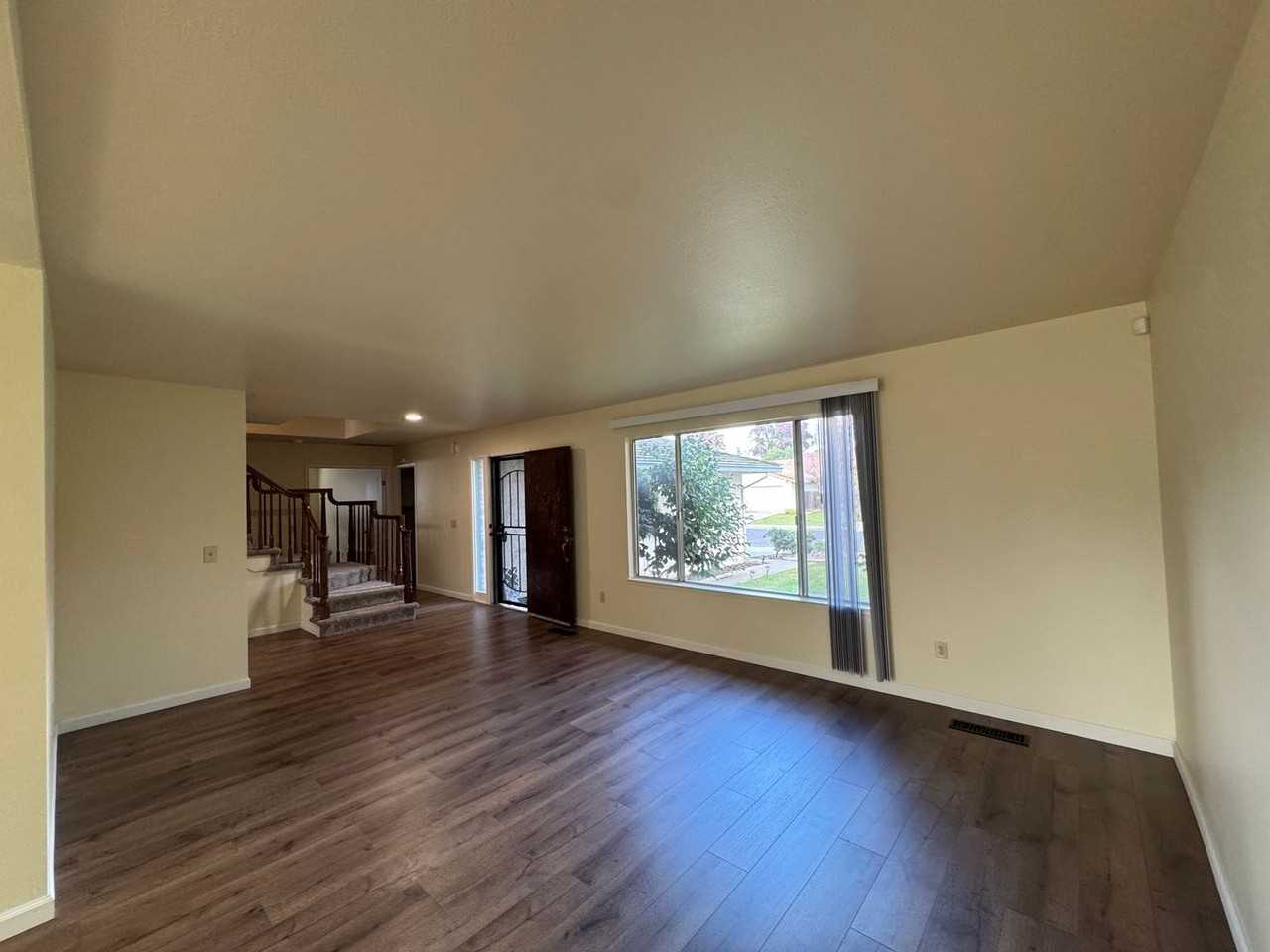3445 Quincey Ln - Photo 7 of 38