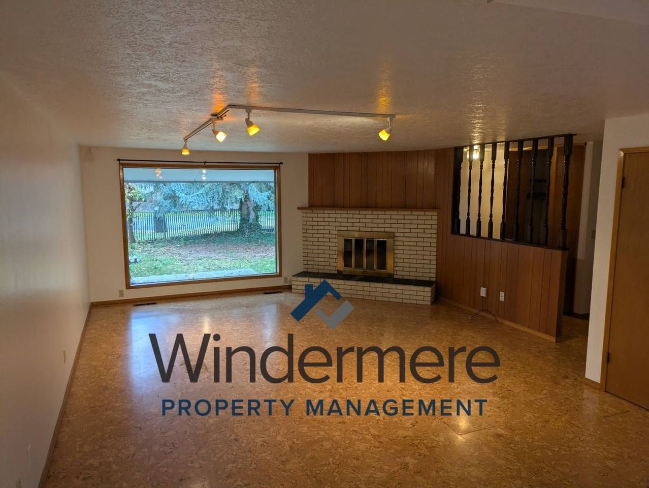 203 Hope St - Photo 7 of 24