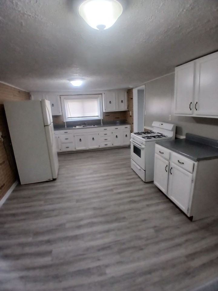 2202 S Penn St - Photo 4 of 15