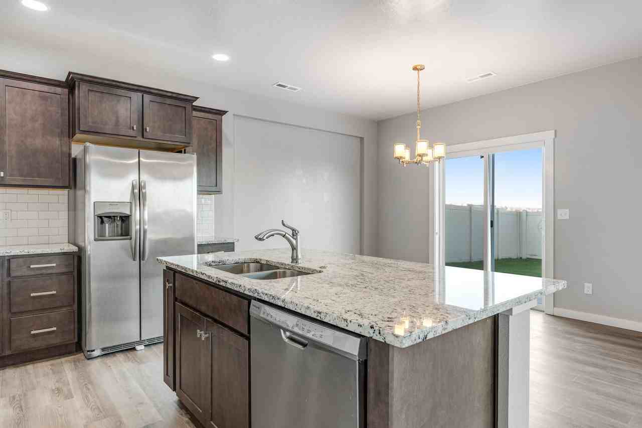 133 S Baraya Way - Photo 6 of 49