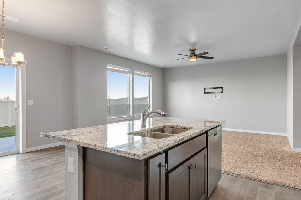 133 S Baraya Way - Photo 7 of 49