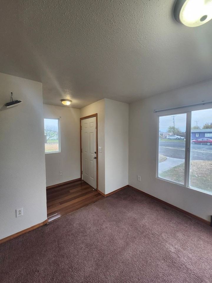 1603 E Parkview Blvd - Photo 6 of 21