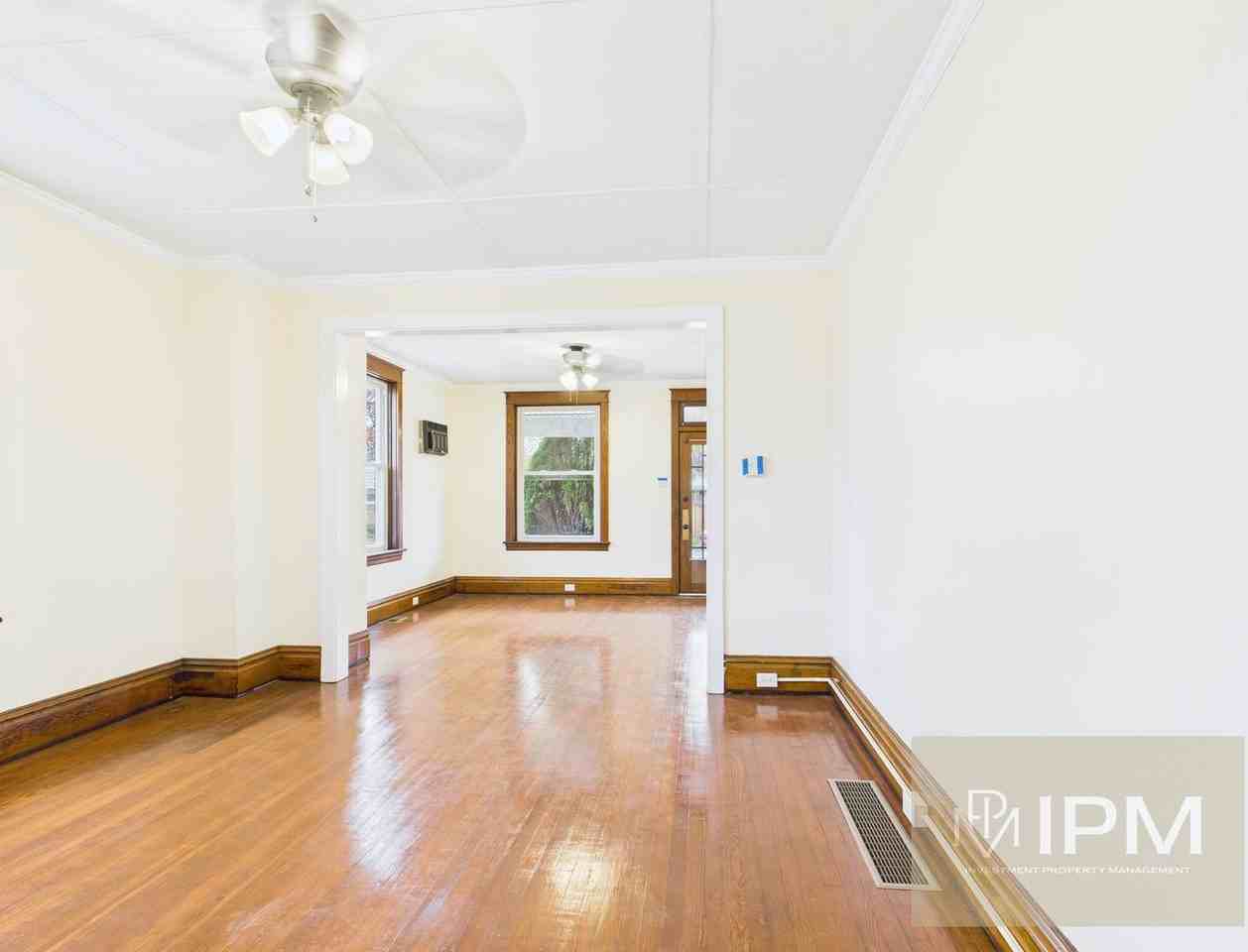 960 Hummel Ave - Photo 4 of 31