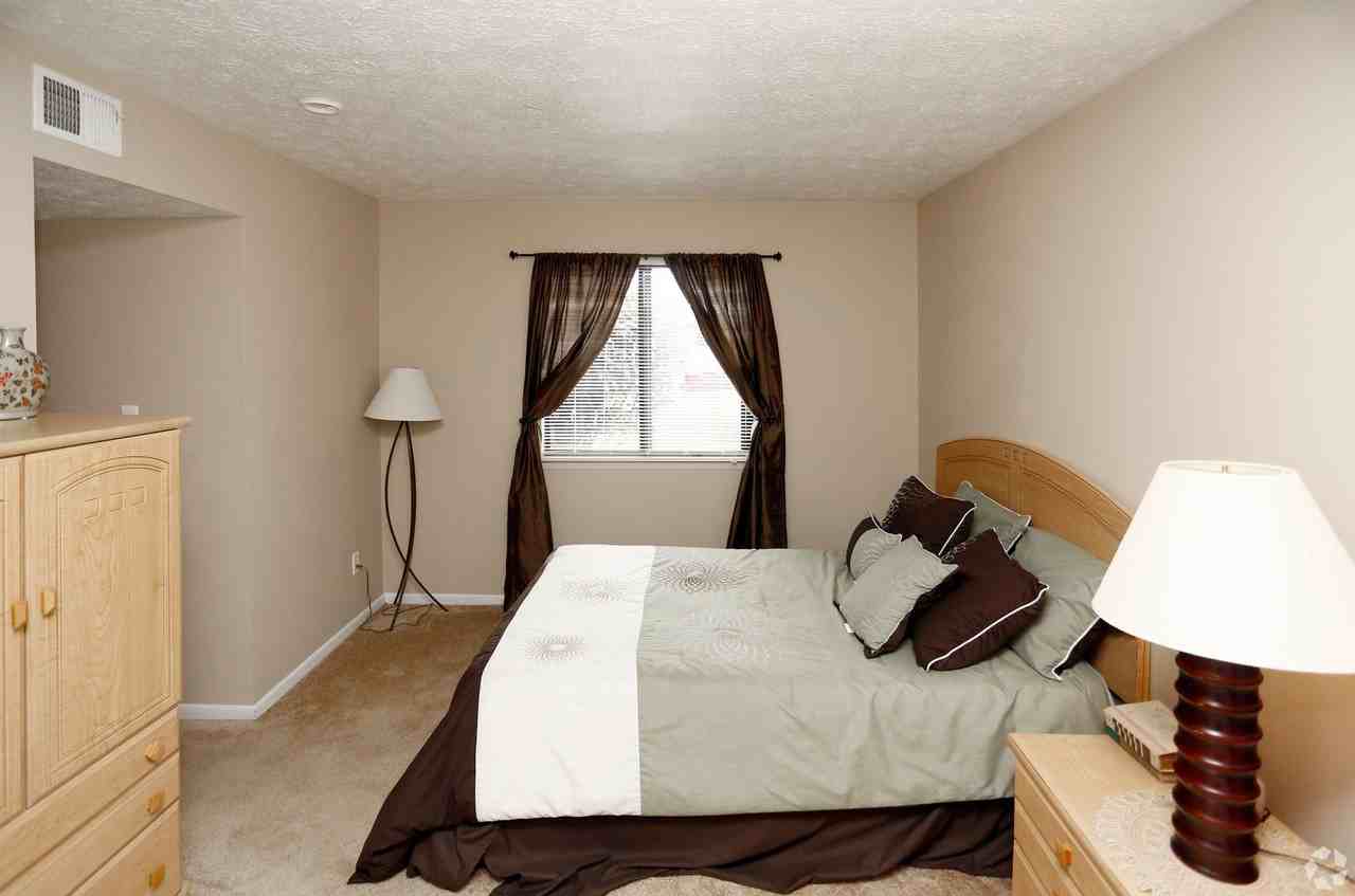 English Village Apartments - Photo 2 of 23