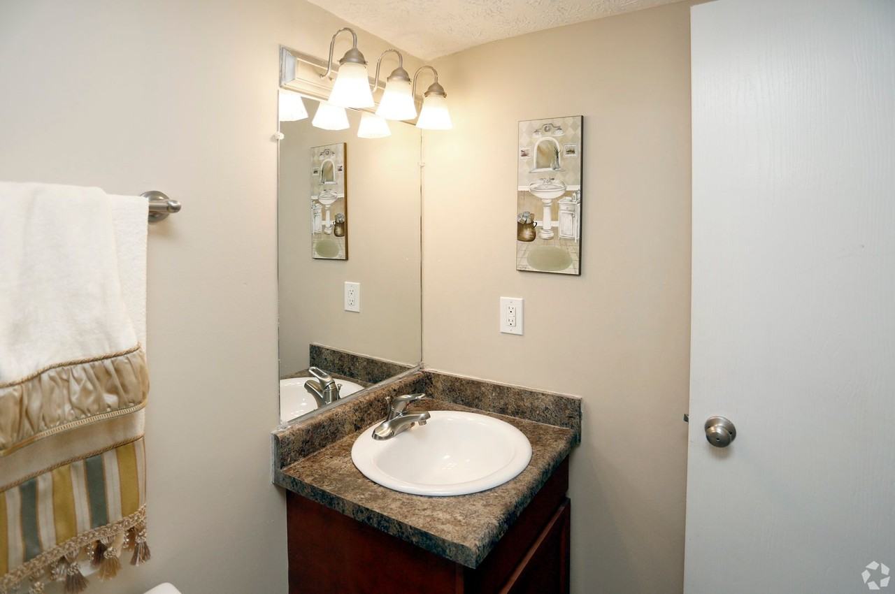 English Village Apartments - Photo 7 of 23