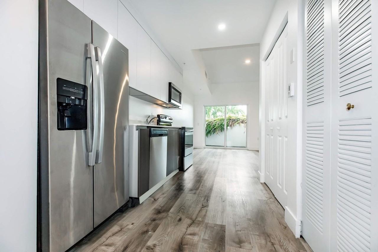 East River Living Apartments - Photo 4 of 29