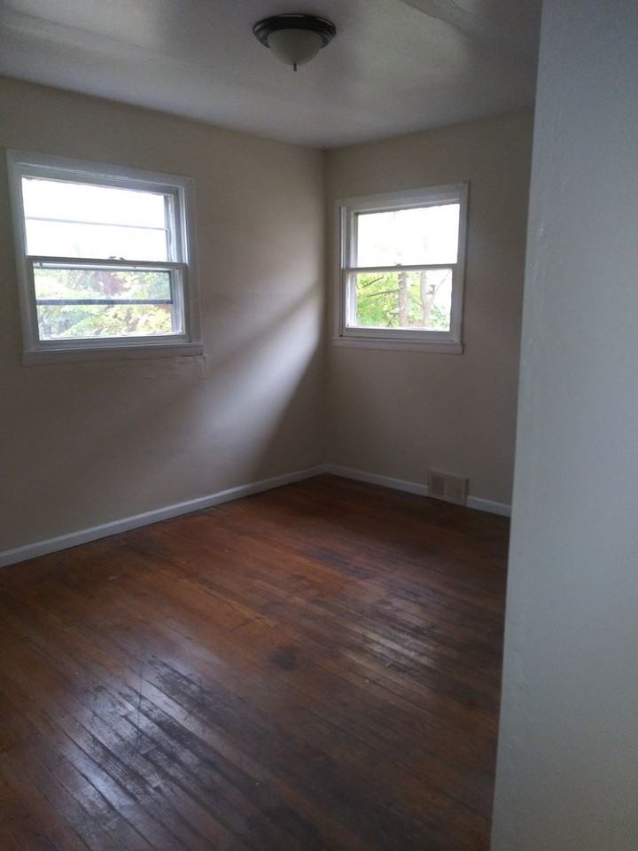 4850 N 44th St - Photo 6 of 14