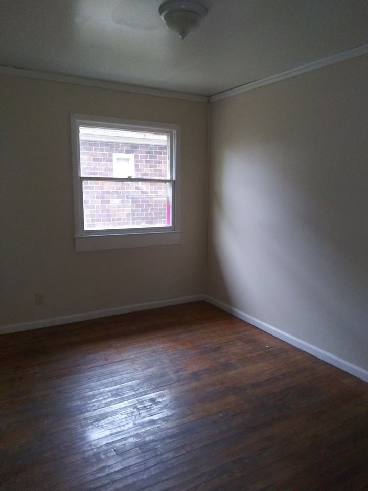 4850 N 44th St - Photo 7 of 14