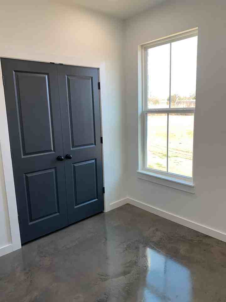 113 North Van Buren Avenue - Photo 7 of 12