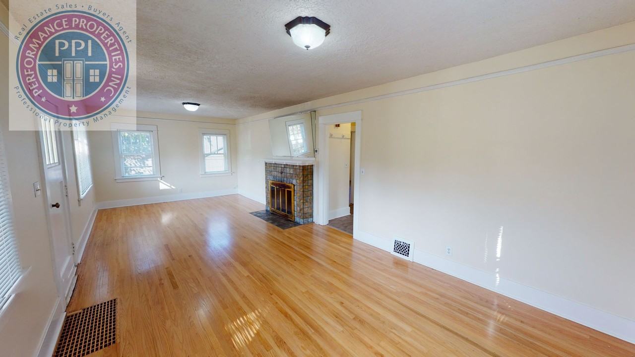 21 Ladd St - Photo 4 of 27