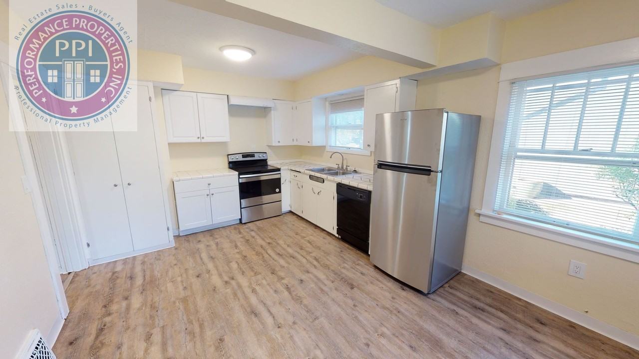 21 Ladd St - Photo 6 of 25