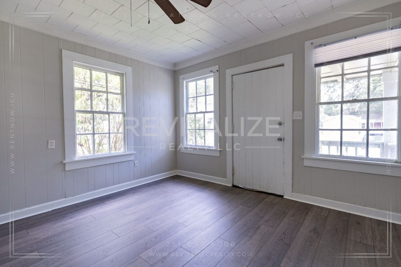 2459 Sayner Ave - Photo 4 of 25