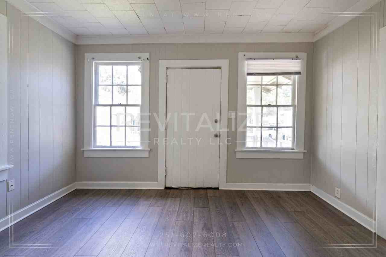 2459 Sayner Ave - Photo 5 of 25