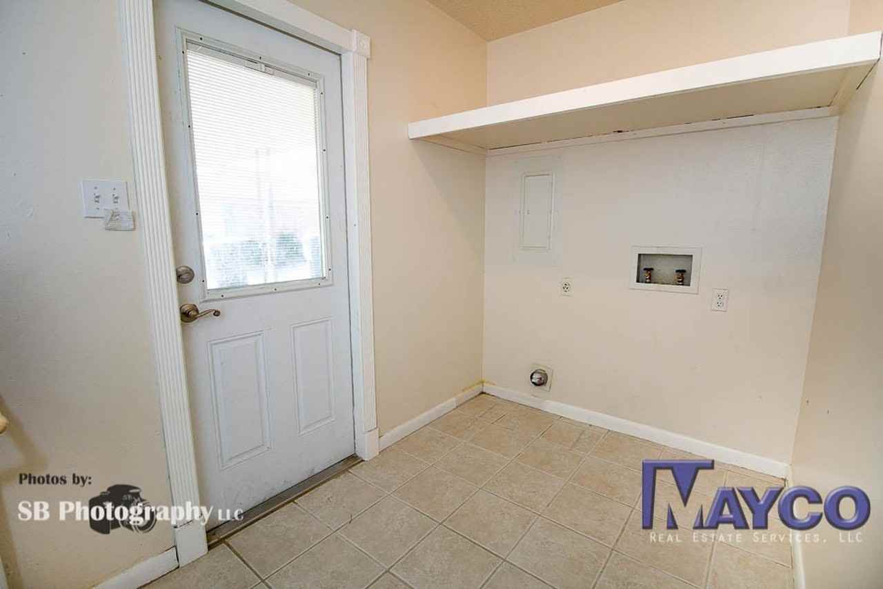 205 Royal St - Photo 7 of 10