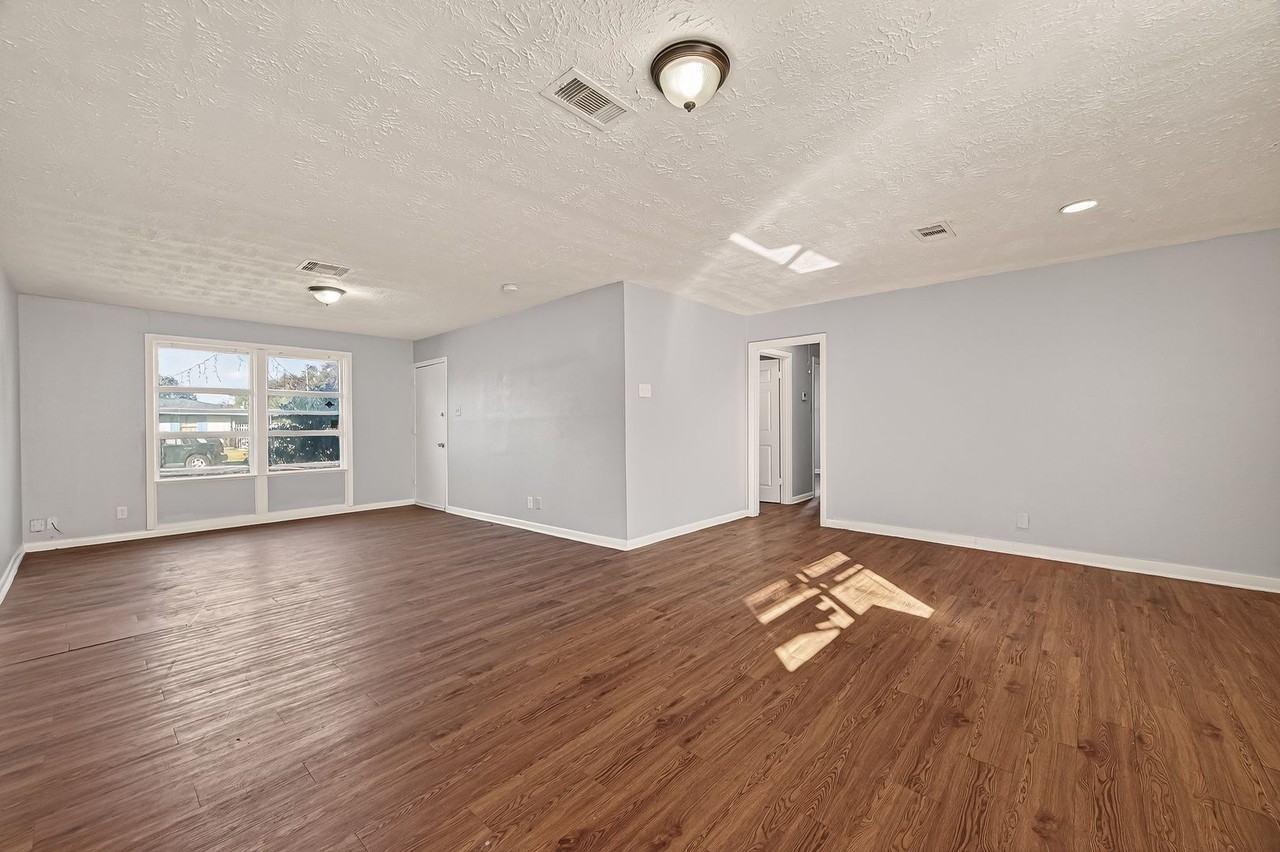 6058 Glenhurst Dr - Photo 6 of 24