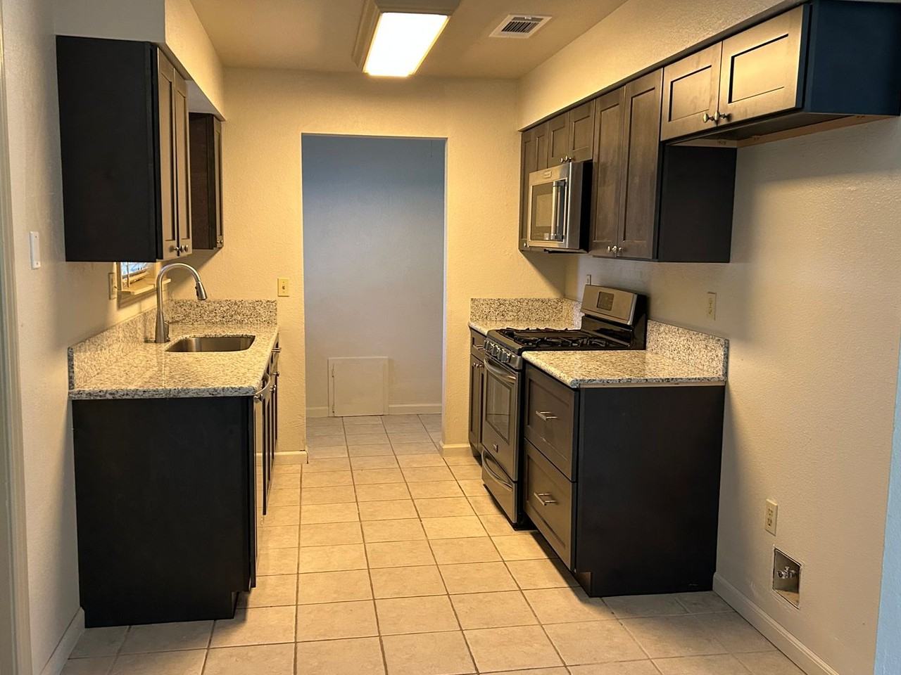 1571 North Lowery Street - Photo 2 of 15