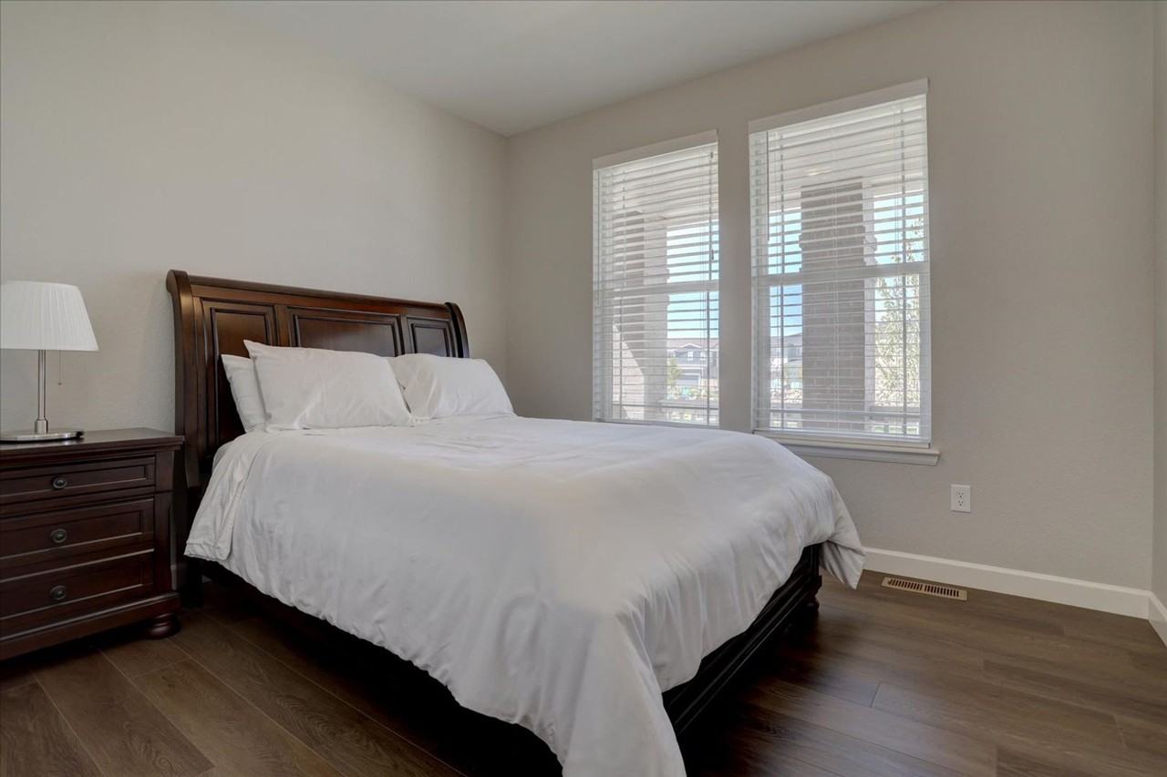 6172 North Liverpool Street - Photo 4 of 38