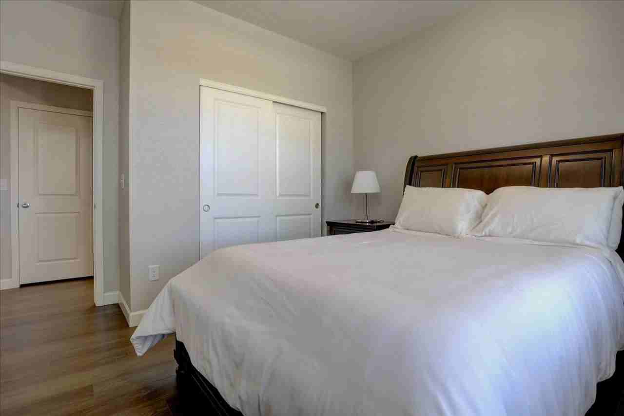 6172 North Liverpool Street - Photo 5 of 38