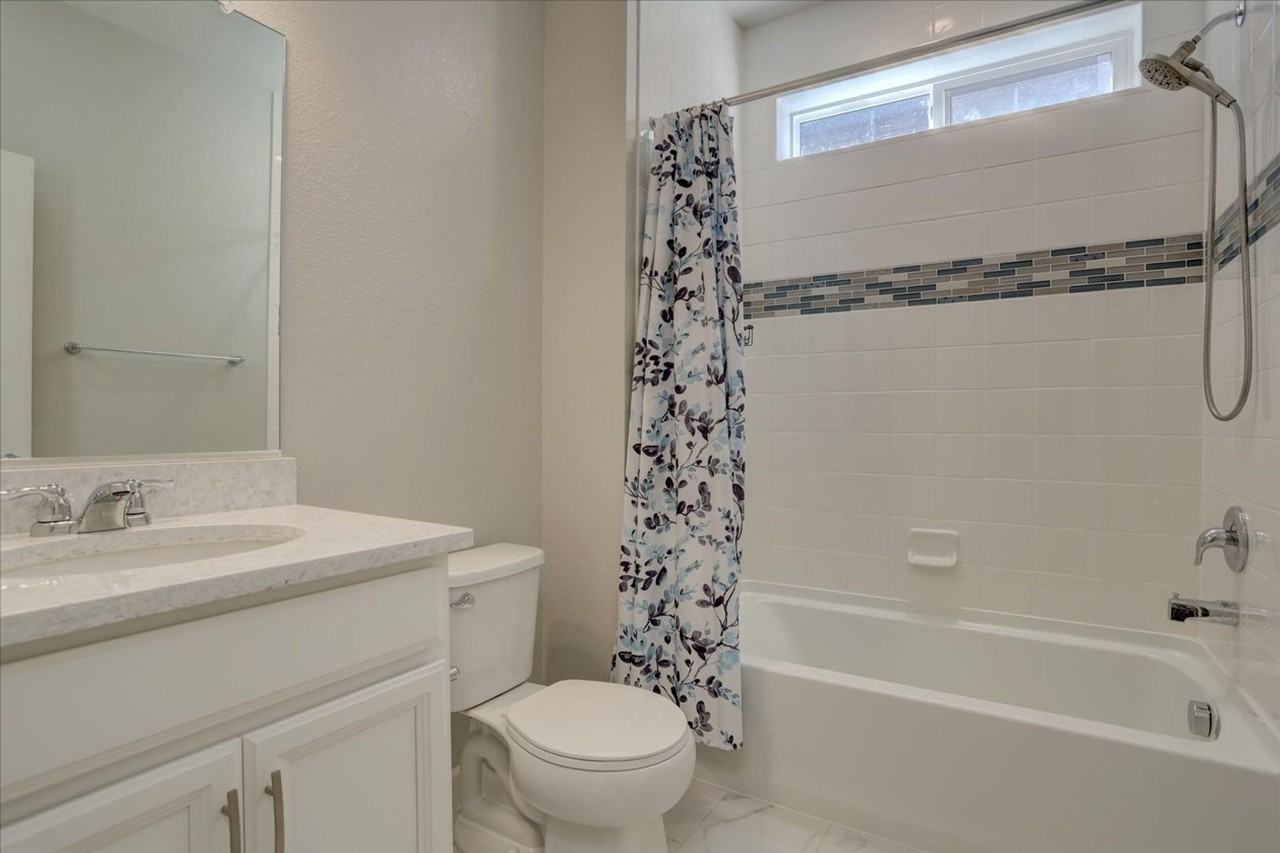 6172 North Liverpool Street - Photo 6 of 38