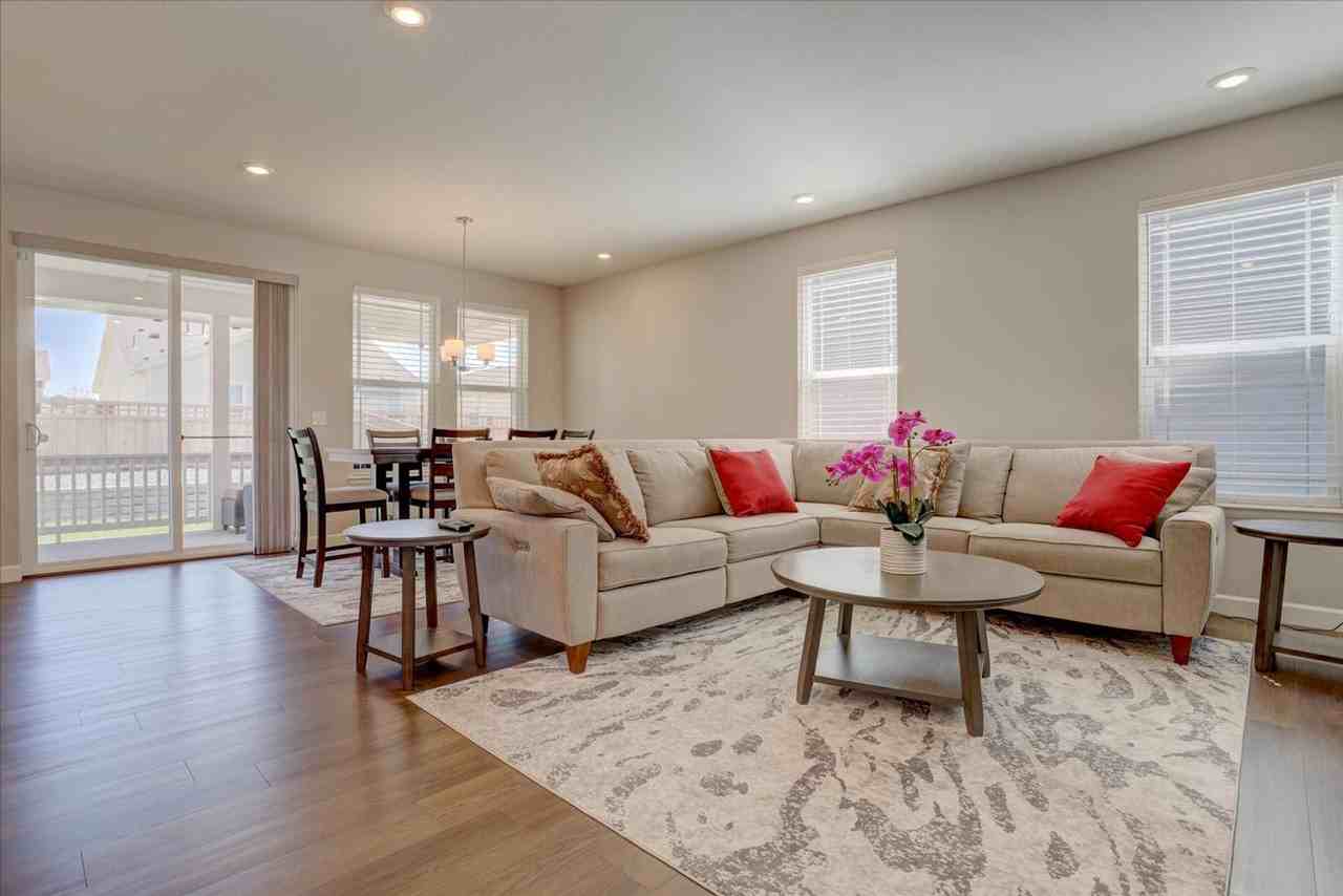 6172 North Liverpool Street - Photo 7 of 38