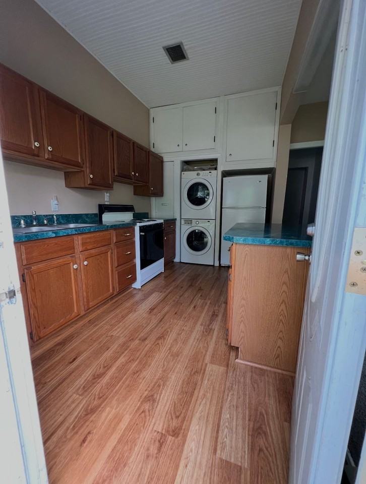 1004 W North St - Photo 2 of 16