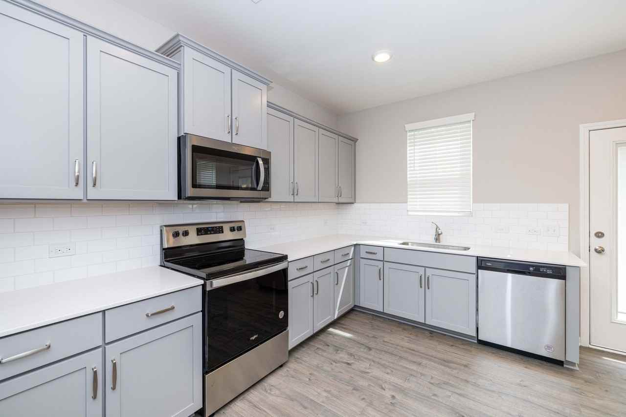 11016 Woodland Creek Way - Photo 7 of 17