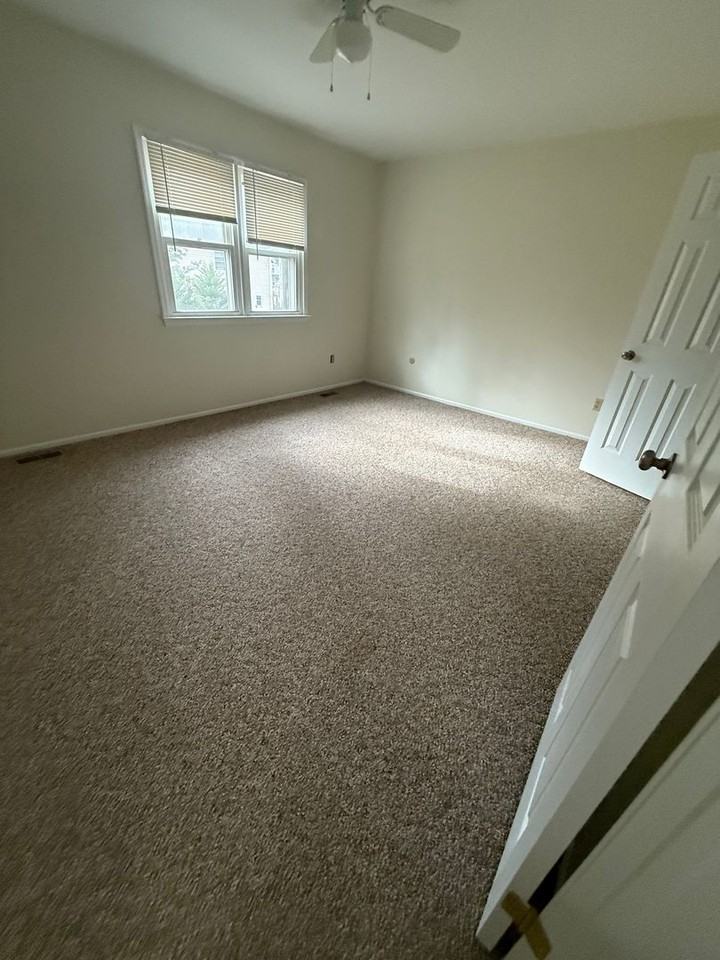 40 Stacey Dr - Photo 4 of 18