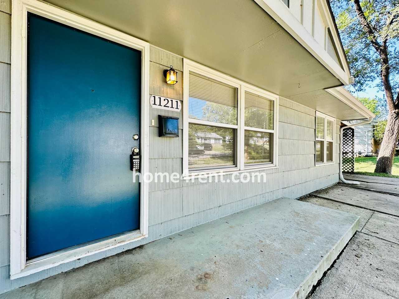 11211 E 49th St - Photo 2 of 43