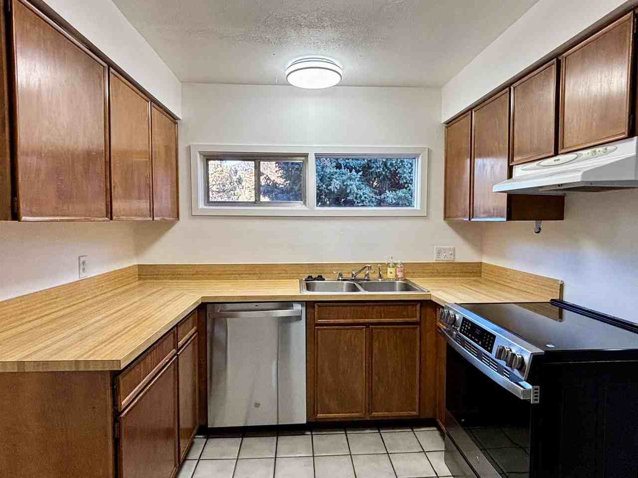 28003 Iris Dr - Photo 2 of 13