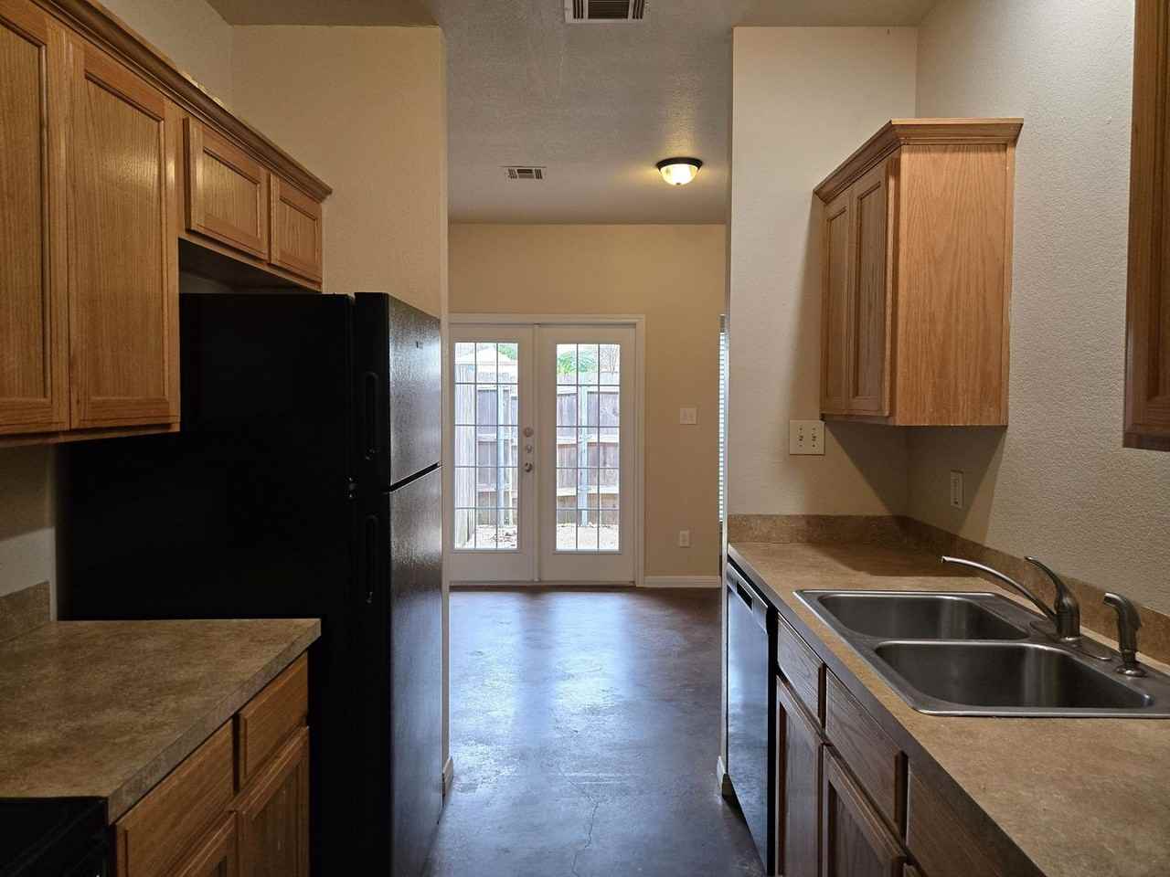 2109 Columbus Ave Apt B - Photo 6 of 16