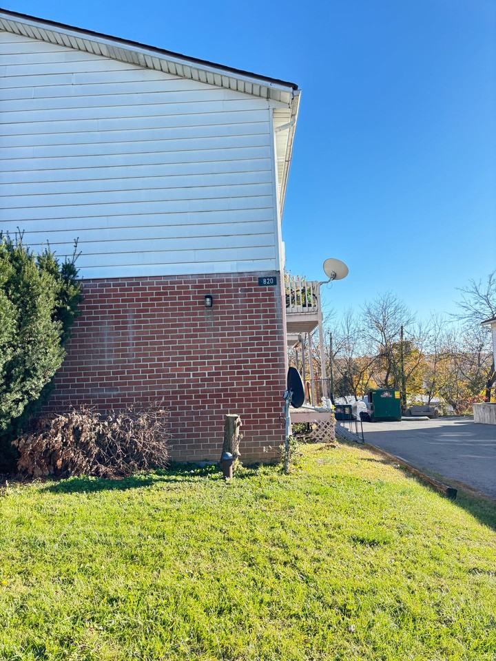 820 Susquehanna St - Photo 2 of 4