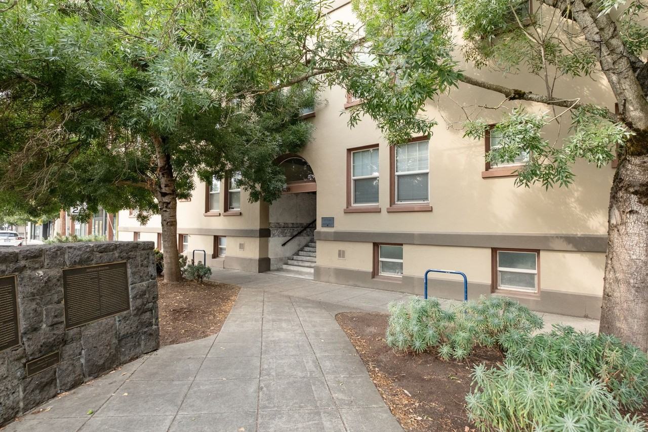 4929 SE Hawthorne Blvd. - Photo 5 of 17