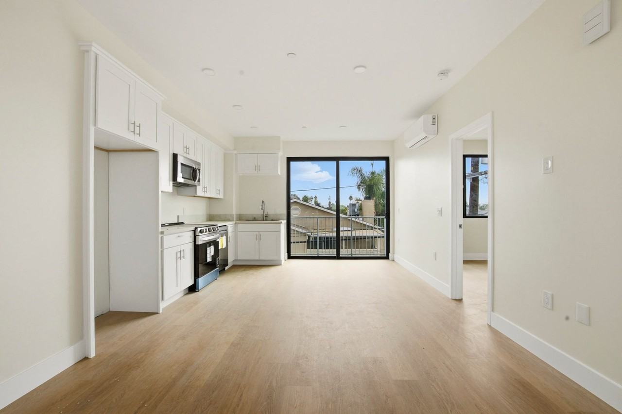 4649 Arizona - Photo 2 of 7