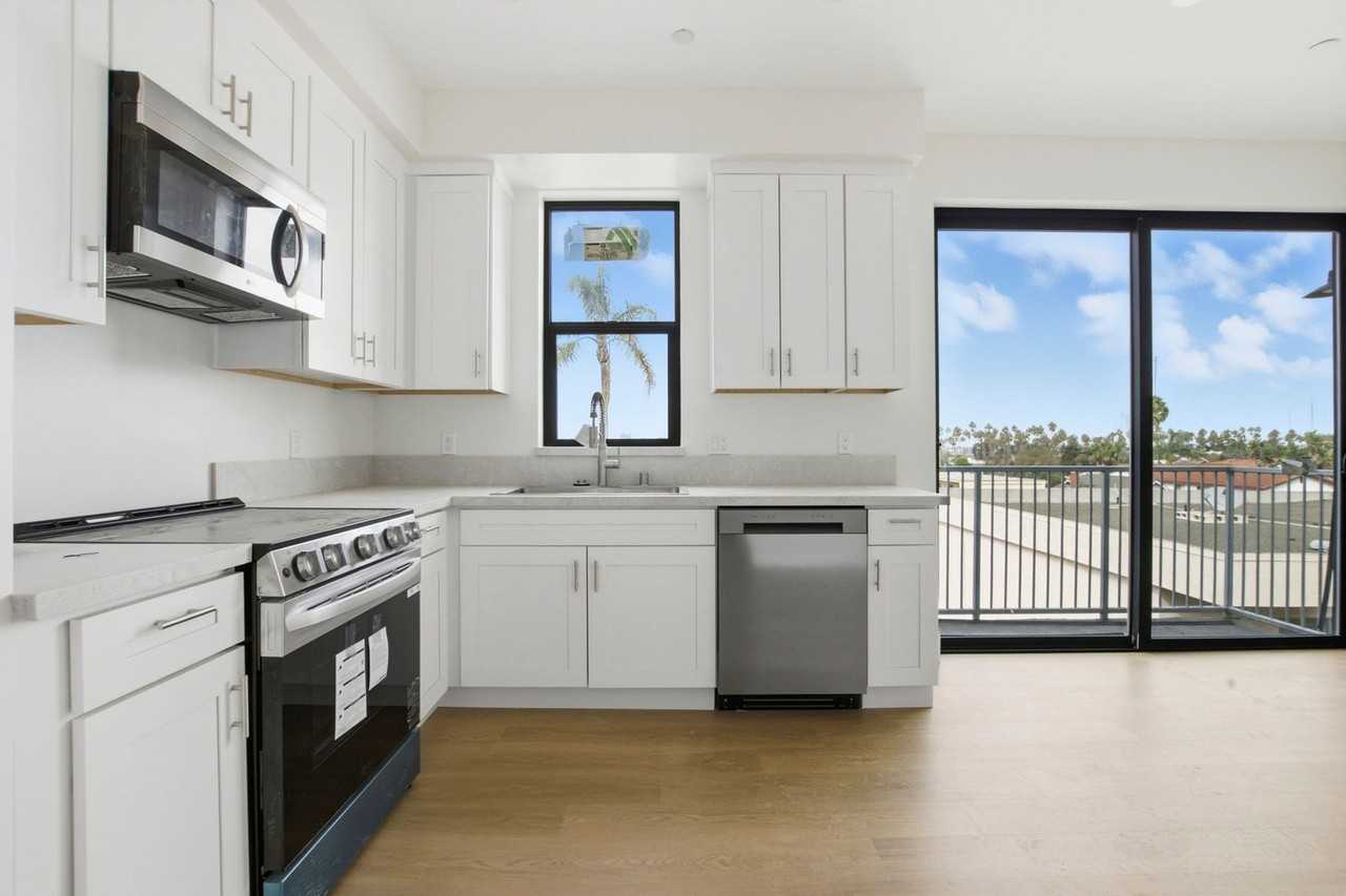 4649 Arizona - Photo 3 of 7