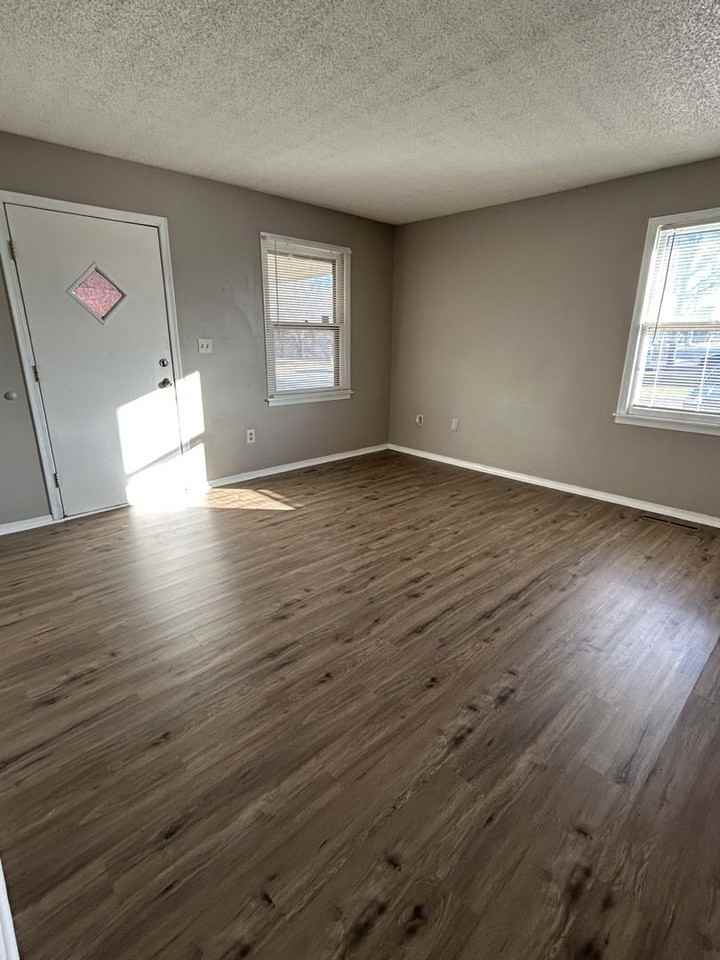 1012 S Rouse St - Photo 3 of 10