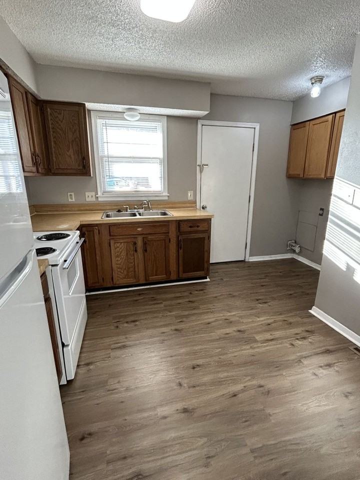 1012 S Rouse St - Photo 4 of 10