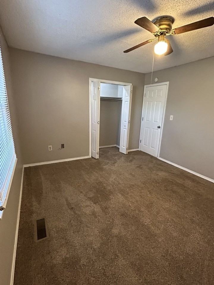 1012 S Rouse St - Photo 5 of 10