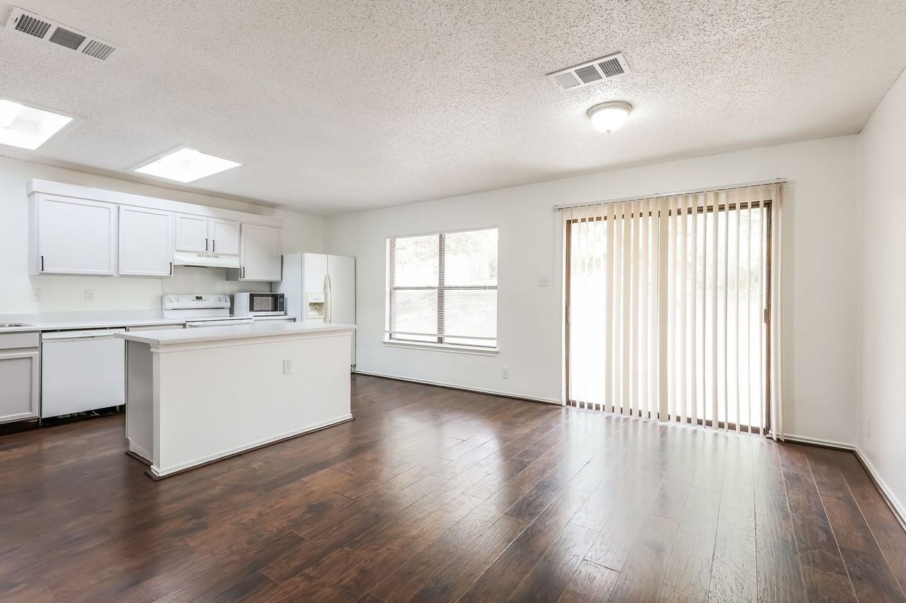 6831 Raintree Path - Photo 6 of 20